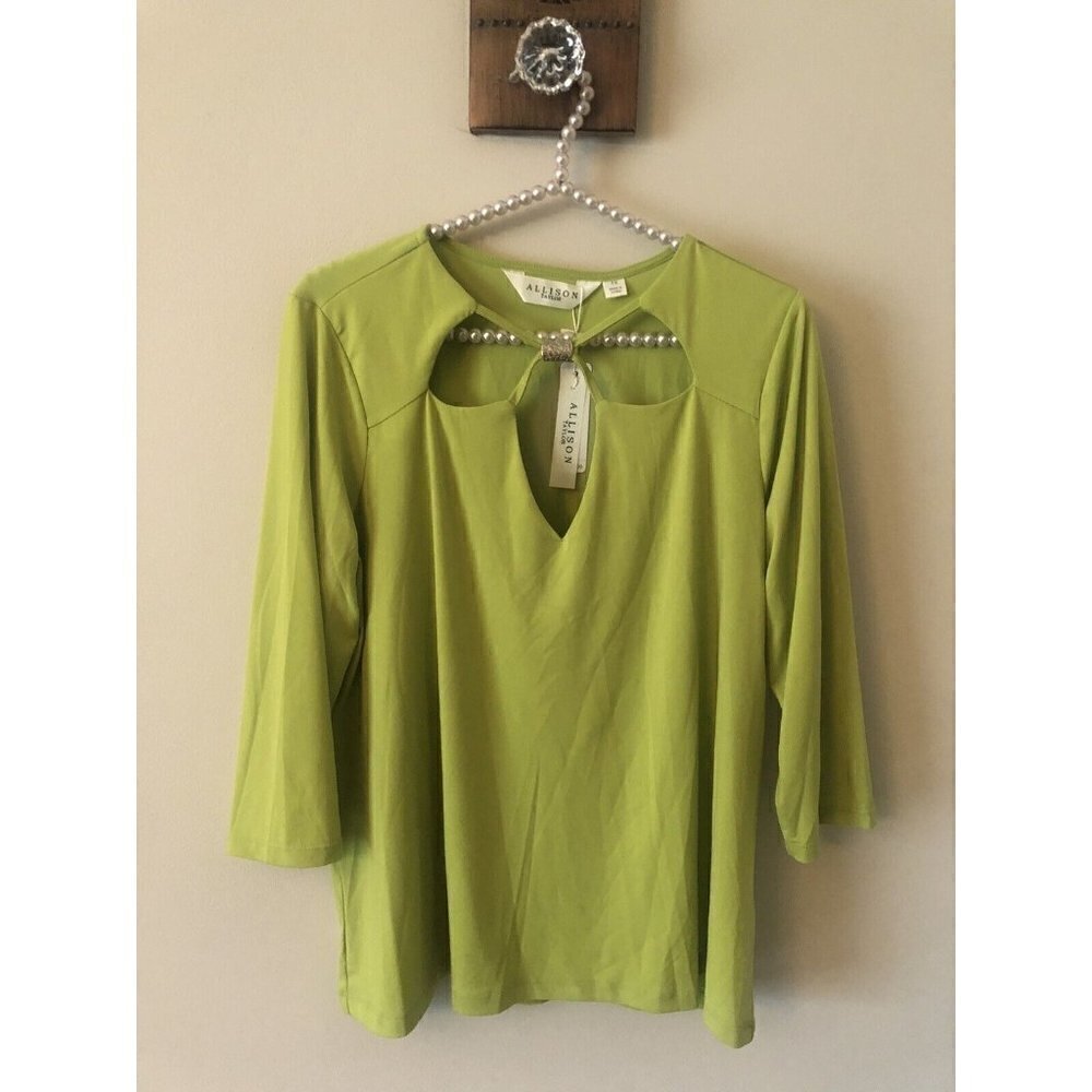 NWT Allison Taylor Plus Size 1X Green Top 3/4 Sleeve Cut Out Neck